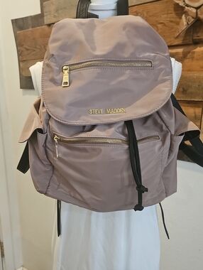 Steve Madden Taupe Nylon Drawstring Daypack with Gold Hardware. Bin 5